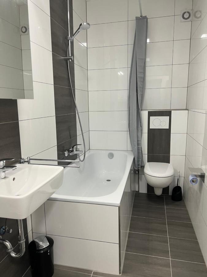 Freshly Renovated City Apartments Essen Kitchen Wifi Near Duesseldorf Airport Extérieur photo