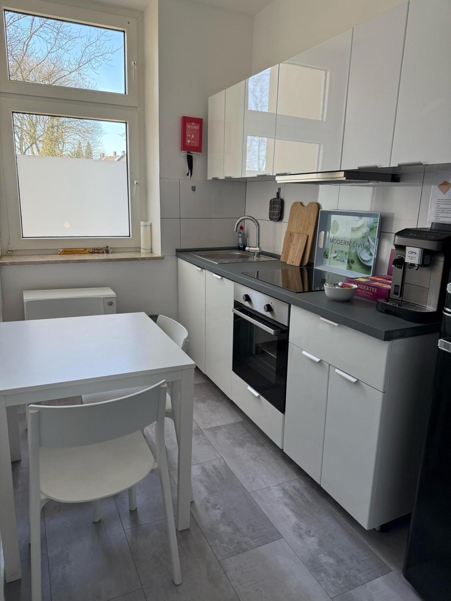 Freshly Renovated City Apartments Essen Kitchen Wifi Near Duesseldorf Airport Extérieur photo